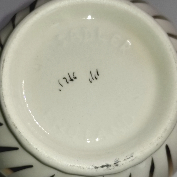 Small Vintage Sadler Teapot - Picture 3 of 5